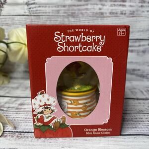 The Wonderful World Of Strawberry Shortcake Orange Blossom 3.5" Mini–Snow Globe